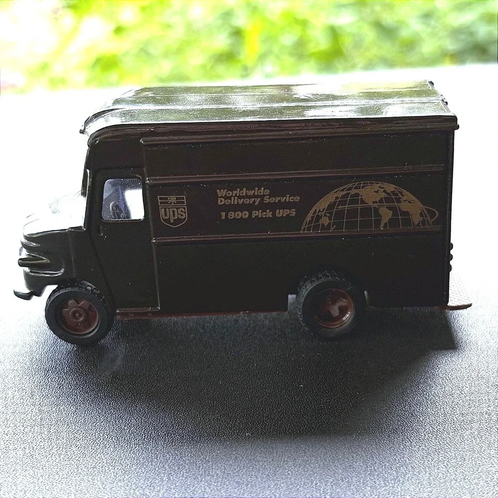 UPS Worldwide Delivery Service Diecast Metal Toy Truck Promotional Model  NO BOX